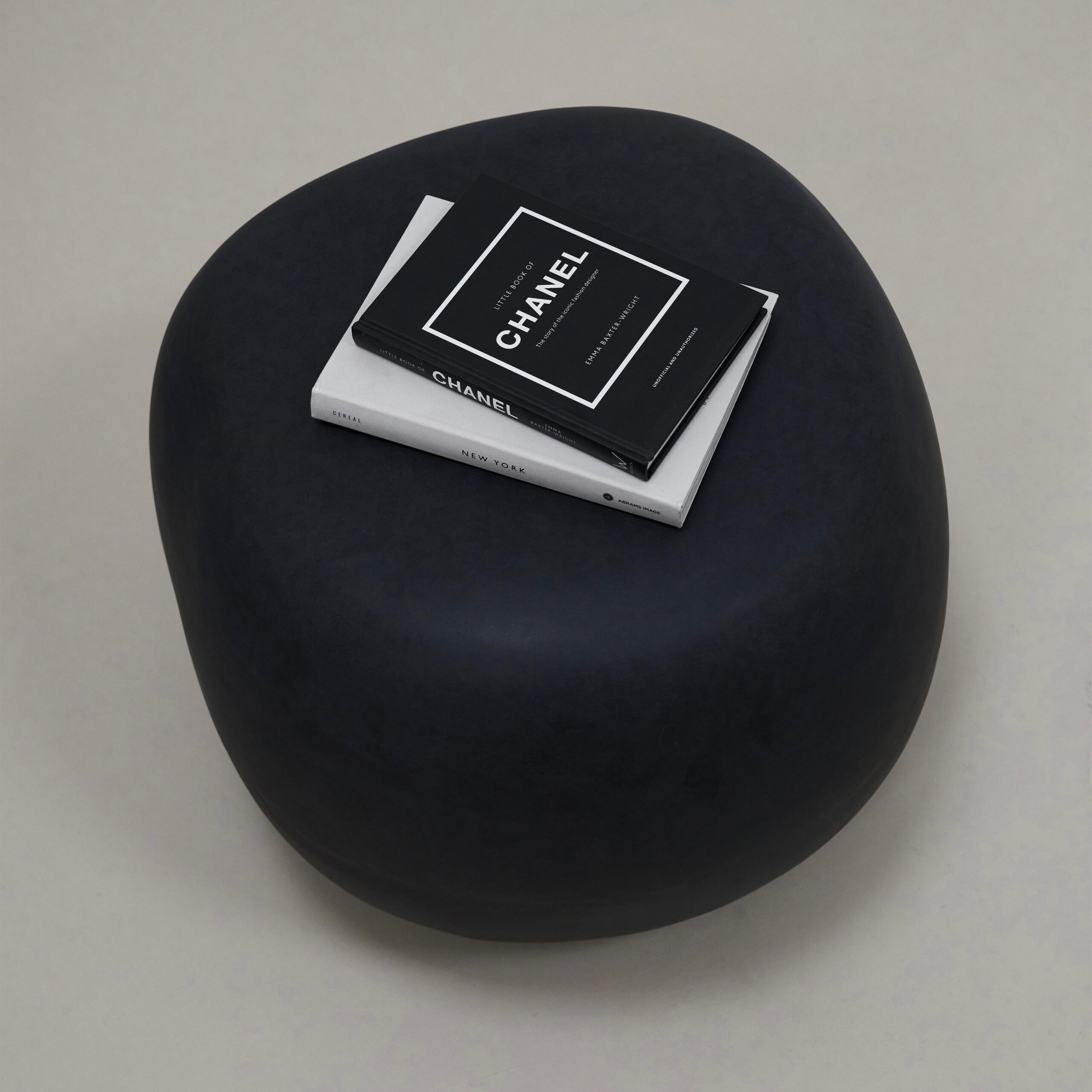 Zola - Minimal Onyx Pebble Side Table - Image 7